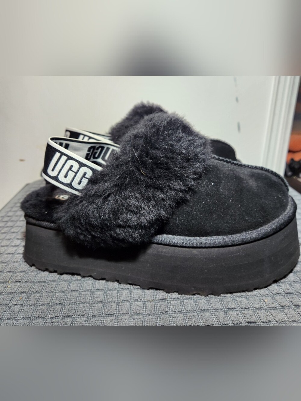 UGG Womens Size 9 Funkette Black Fluff Slide Platform Slipper Sandals - Picture 4 of 6